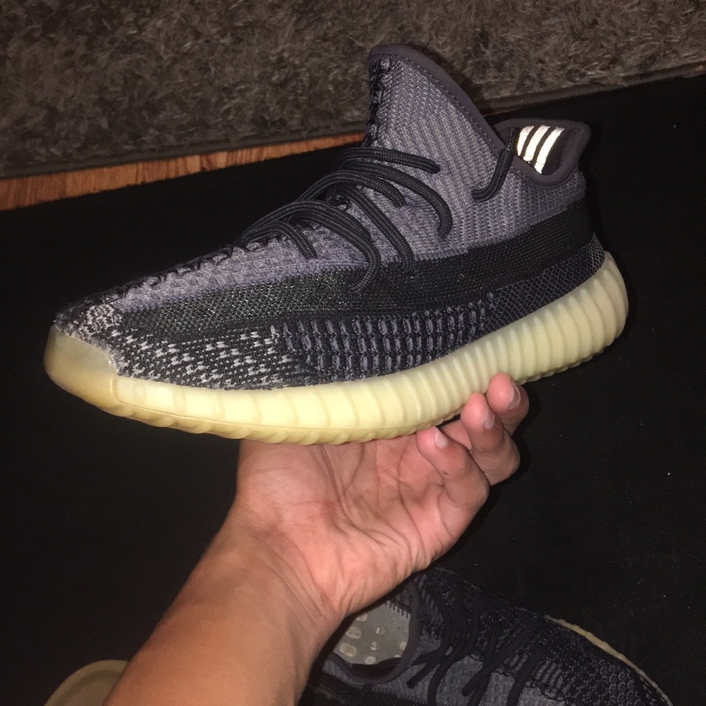 Yeezy 350 v2 carbon